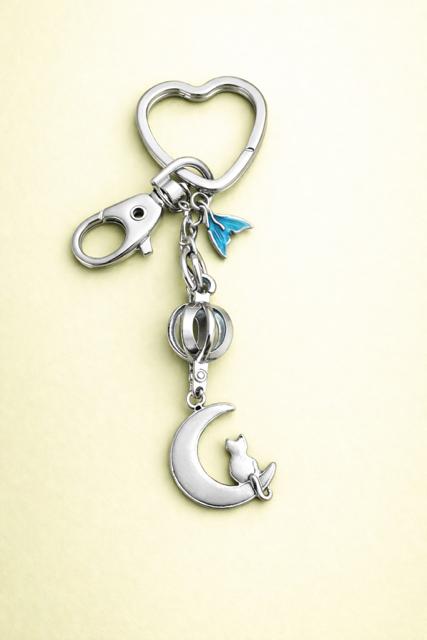 Pearl Cage Key Chain - Cat on Moon