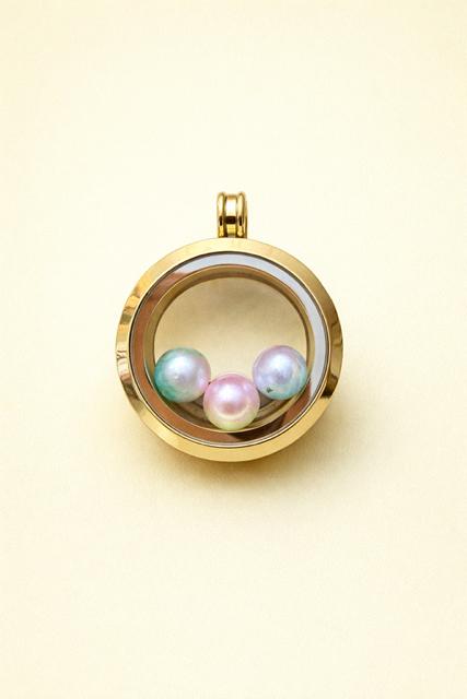 Round Three Pearl Locket - gold