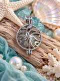 Roots of Love Pearl Cage
