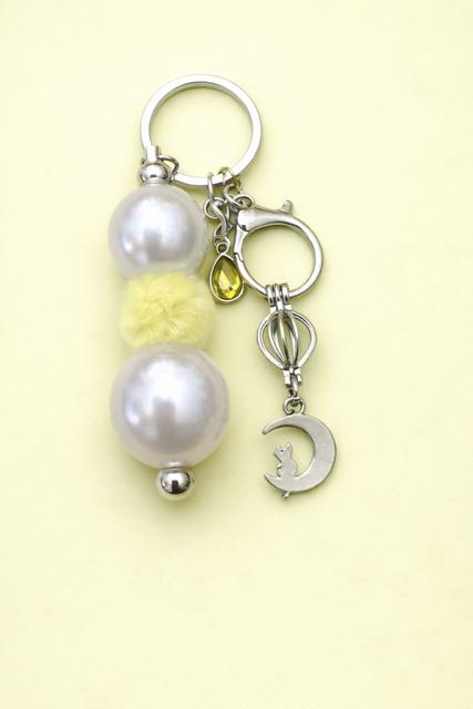 Large Pearl Cage Key Chain - Cat and Moon